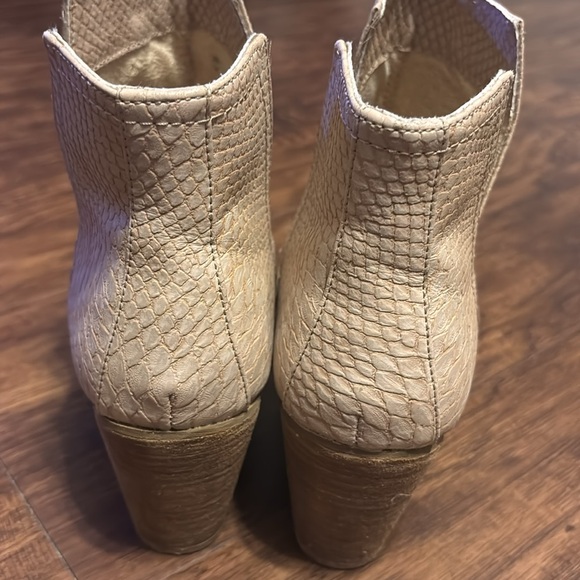 BEIGE WESTERN BOOTIES SIZE 9 - Picture 3 of 4
